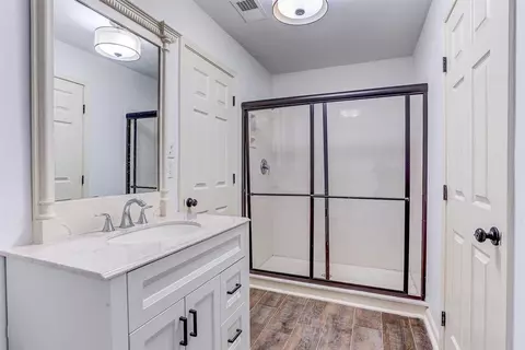 Bath - 608 Roxburgh Dr, Collierville, TN 38017 photo 1 of 8