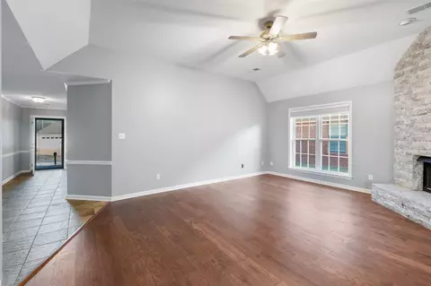 Living - 1147 Junco Cv, Collierville, TN 38017 photo 2 of 5