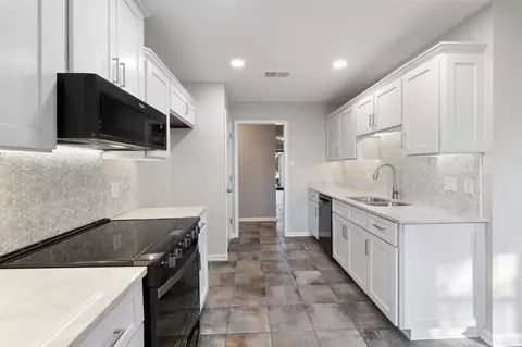 Kitchen - 1147 Junco Cv, Collierville, TN 38017 photo 2 of 2