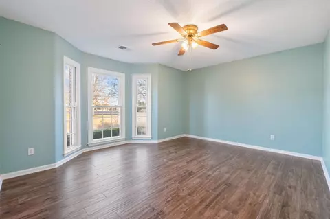 Living - 1147 Junco Cv, Collierville, TN 38017 photo 4 of 5