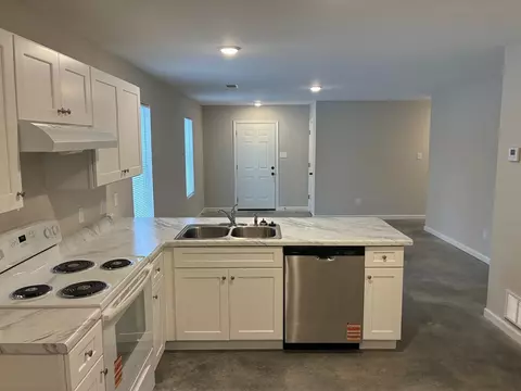Kitchen - 990 Par Ave, Memphis, TN 38127 photo 1 of 3