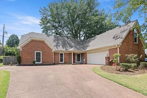 8301 Weatherwood Ln, Cordova, TN 38018