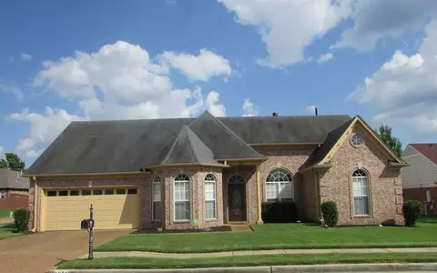 9885 Averbury Dr, Cordova, TN 38016