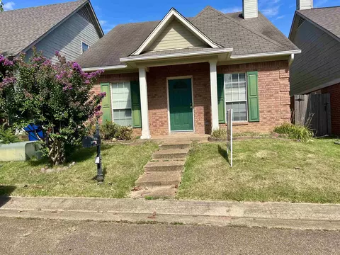 596 W Ashley Glen Cir, Memphis, TN 38018