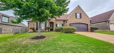 35 Whispering Creek Cv, Oakland, TN 38060