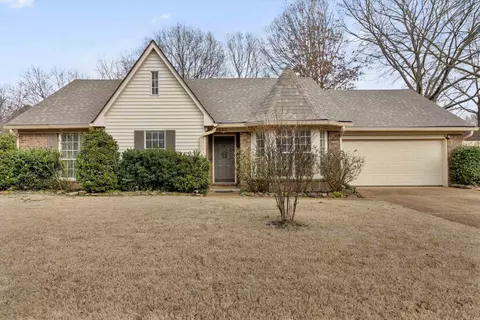 486 Harts Way Dr, Collierville, TN 38017