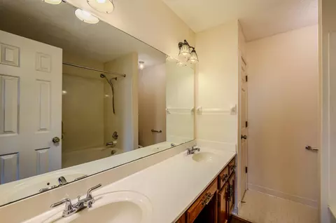 Bath - 3290 Neil Dr, Bartlett, TN 38134 photo 2 of 3
