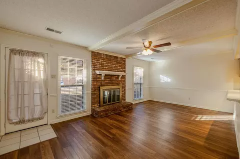 Living - 3290 Neil Dr, Bartlett, TN 38134 photo 3 of 4