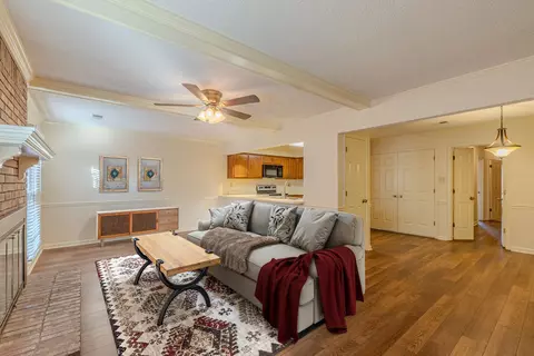 Living - 3290 Neil Dr, Bartlett, TN 38134 photo 1 of 4
