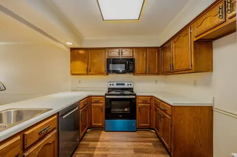 Kitchen - 3290 Neil Dr, Bartlett, TN 38134 photo 2 of 3
