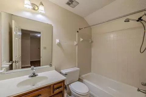 Bath - 3290 Neil Dr, Bartlett, TN 38134 photo 3 of 3