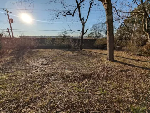 Exterior - 3733 Brompton Ave, Memphis, TN 38118 photo 4 of 6