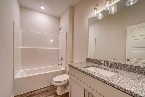 Bath - 200 E Washington Ave, Covington, TN 38019 photo 2 of 4