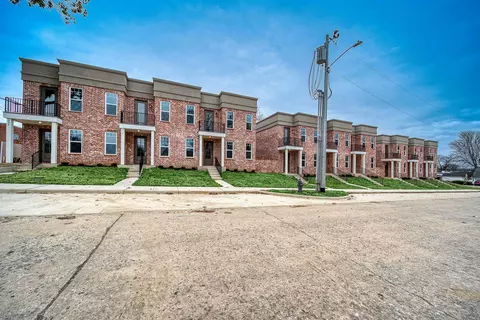 Exterior - 224 E Washington Ave, Covington, TN 38019 photo 4 of 6
