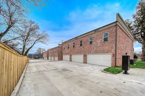 Exterior - 236 E Washington Ave, Covington, TN 38019 photo 5 of 10