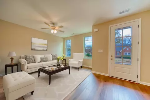 Living - 284 E Washington Ave, Covington, TN 38019 photo 2 of 7