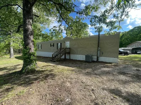 1505 Oak Hill Rd, Bolivar, TN 38008