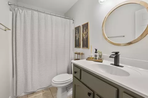 Bath - 6411 E Sandbourne Dr, Olive Branch, MS 38654 photo 2 of 2