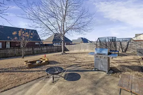 Exterior - 6411 E Sandbourne Dr, Olive Branch, MS 38654 photo 3 of 6