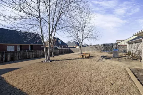 Exterior - 6411 E Sandbourne Dr, Olive Branch, MS 38654 photo 4 of 6