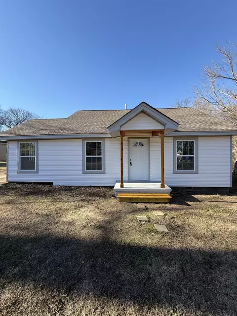 247 Main St N, Atoka, TN 38004