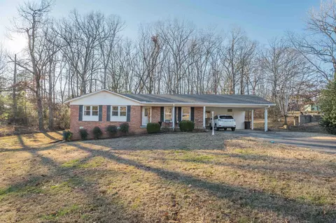 214 Hillhurst St, Selmer, TN 38375