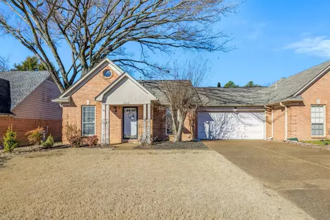2749 Colonial Towers Dr, Memphis, TN 38016