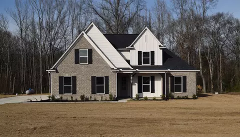 227 Centerline Roper Loop, Byhalia, MS 38611