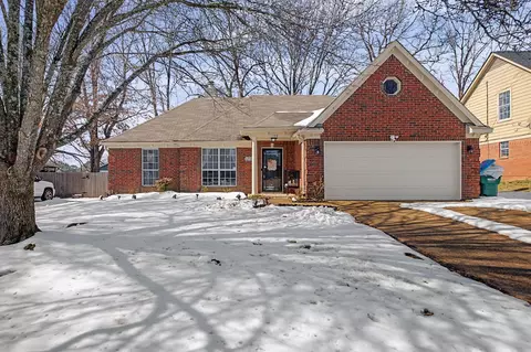 195 Oakland Hills Dr, Oakland, TN 38060