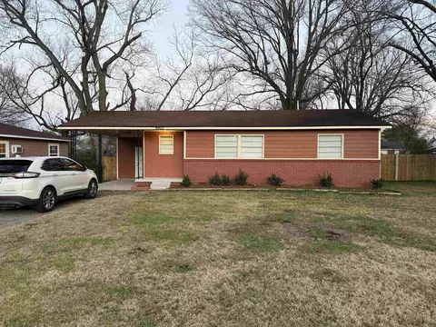 4900 Berta St, Memphis, TN 38109