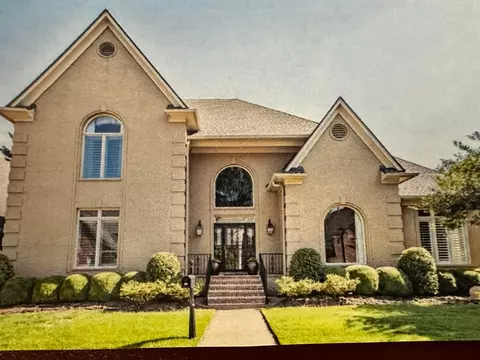 6667 Rue Beaumonde Dr, Memphis, TN 38120