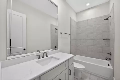 Bath - 1421 Peyton Run Loop S, Collierville, TN 38017 photo 4 of 5