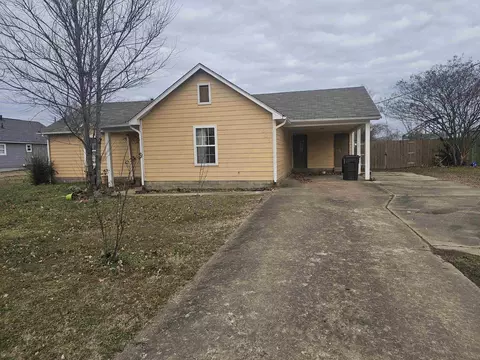 605 Junior Dr, Covington, TN 38019