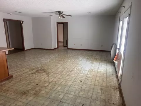 Living - 605 Junior Dr, Covington, TN 38019 photo 3 of 4