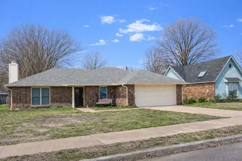 895 Autumn Woods Dr E, Southaven, MS 38671