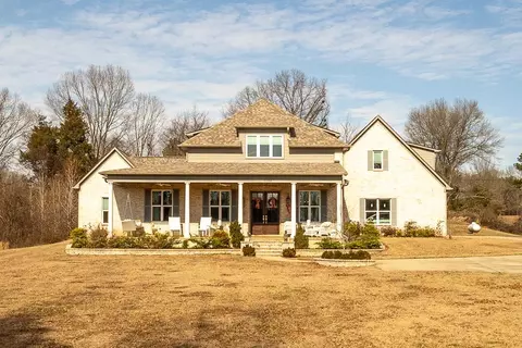 11992 Hidden Acres Dr, Byhalia, MS 38611