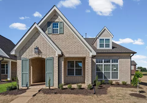 10250 Louanne Dr, Collierville, TN 38017