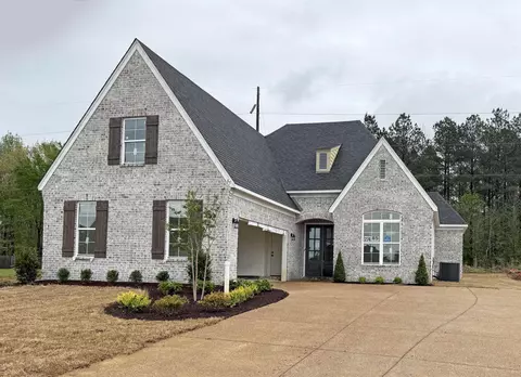 85 Ridgefield Dr, Oakland, TN 38060