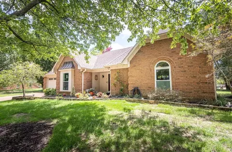 8481 Overcup Oaks Dr, Memphis, TN 38018