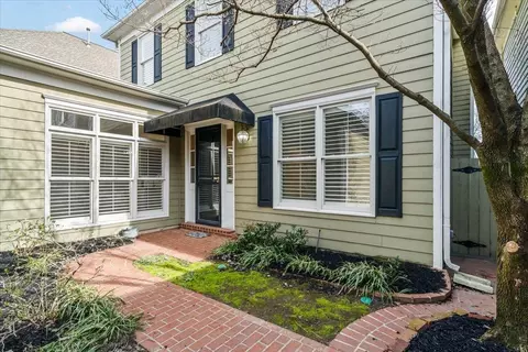 1004 River Landing Dr, Memphis, TN 38103