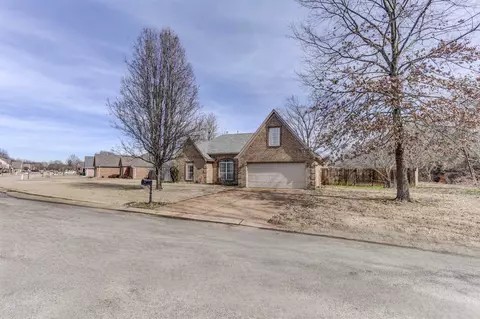 255 Cameron Dr, Oakland, TN 38060