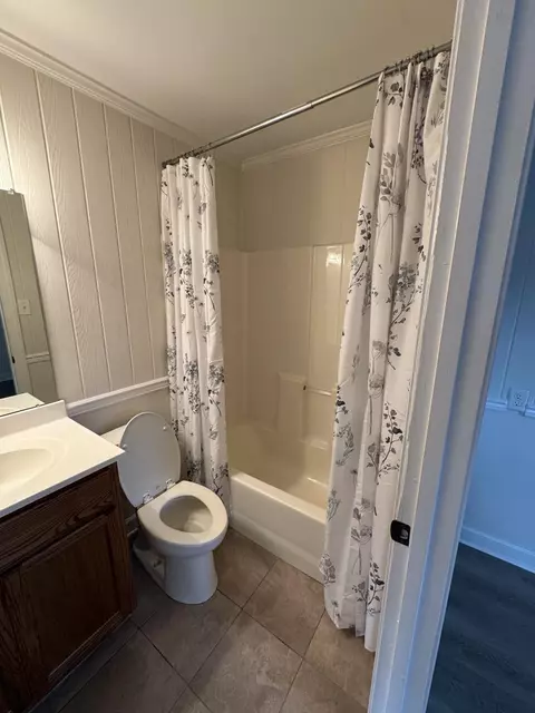 Bath - 2823 Elmore Park Rd, Bartlett, TN 38134 photo 3 of 3