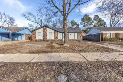 5740 Willow Springs Dr, Millington, TN 38053