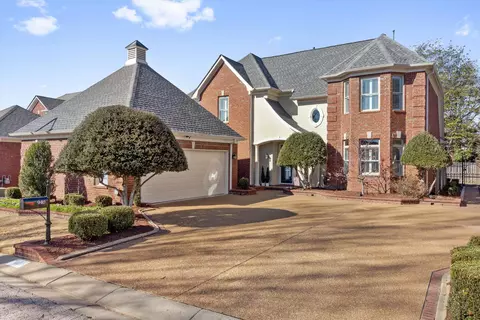940 N Warwick Oaks Dr, Collierville, TN 38017
