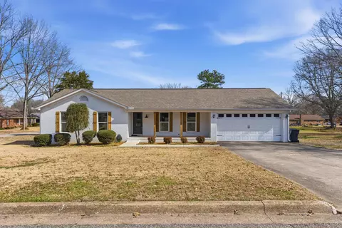222 Barrett St, Bolivar, TN 38008