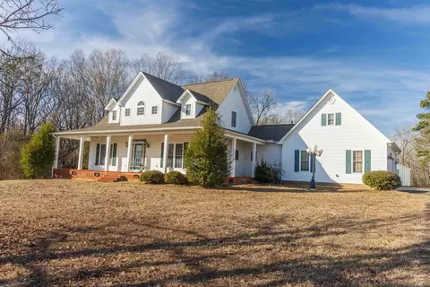 78 Cox Dr, Selmer, TN 38375