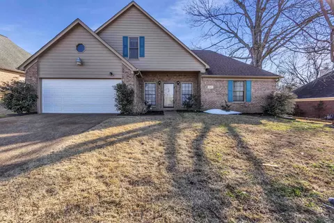 8417 N Wind River Cir, Cordova, TN 38016