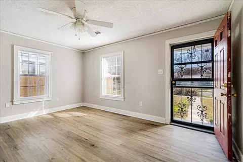 Living - 3084 Pershing Ave, Memphis, TN 38112 photo 4 of 5