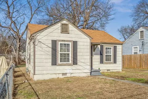 Exterior - 3084 Pershing Ave, Memphis, TN 38112 photo 2 of 8