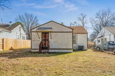 Exterior - 3084 Pershing Ave, Memphis, TN 38112 photo 6 of 8